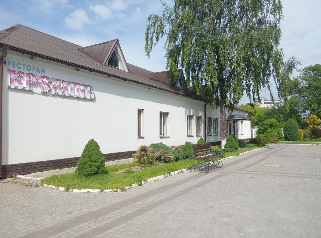 ホテル Kremin Kremenetsʼ エクステリア 写真