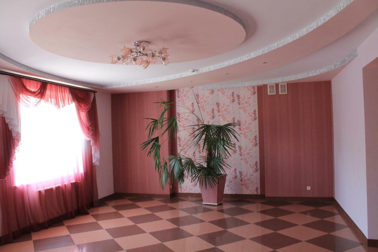 ホテル Kremin Kremenetsʼ エクステリア 写真