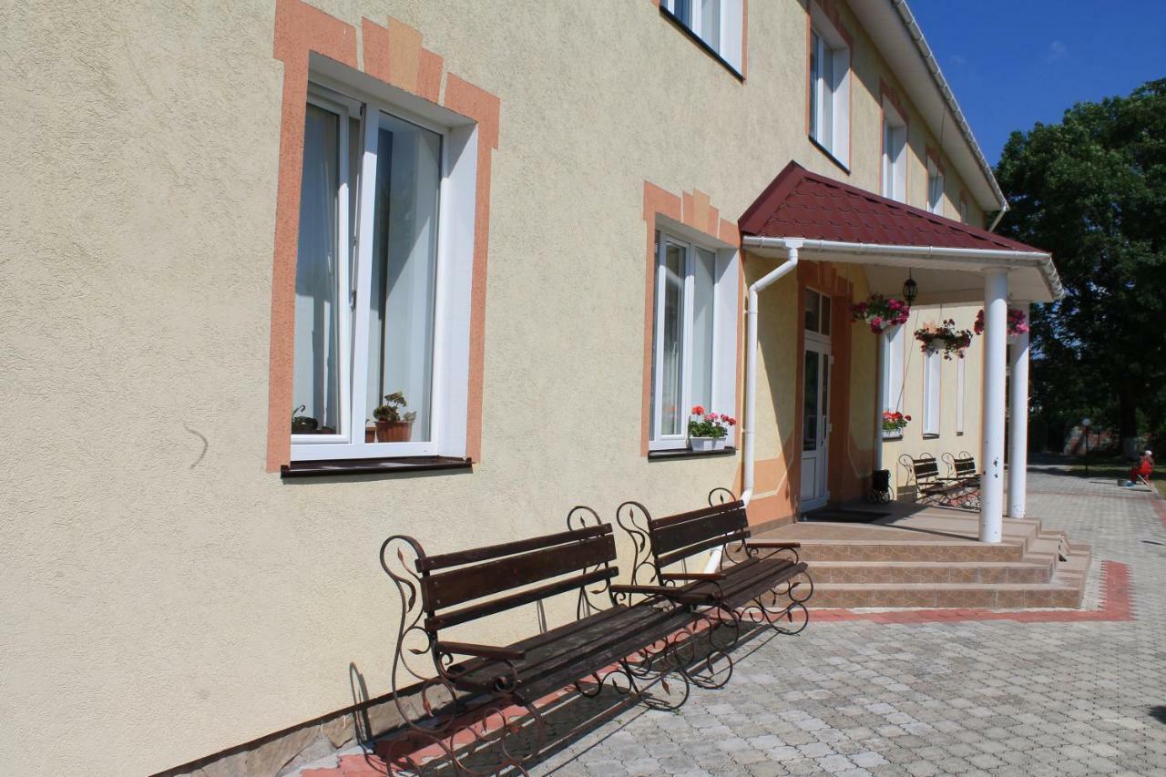 ホテル Kremin Kremenetsʼ エクステリア 写真