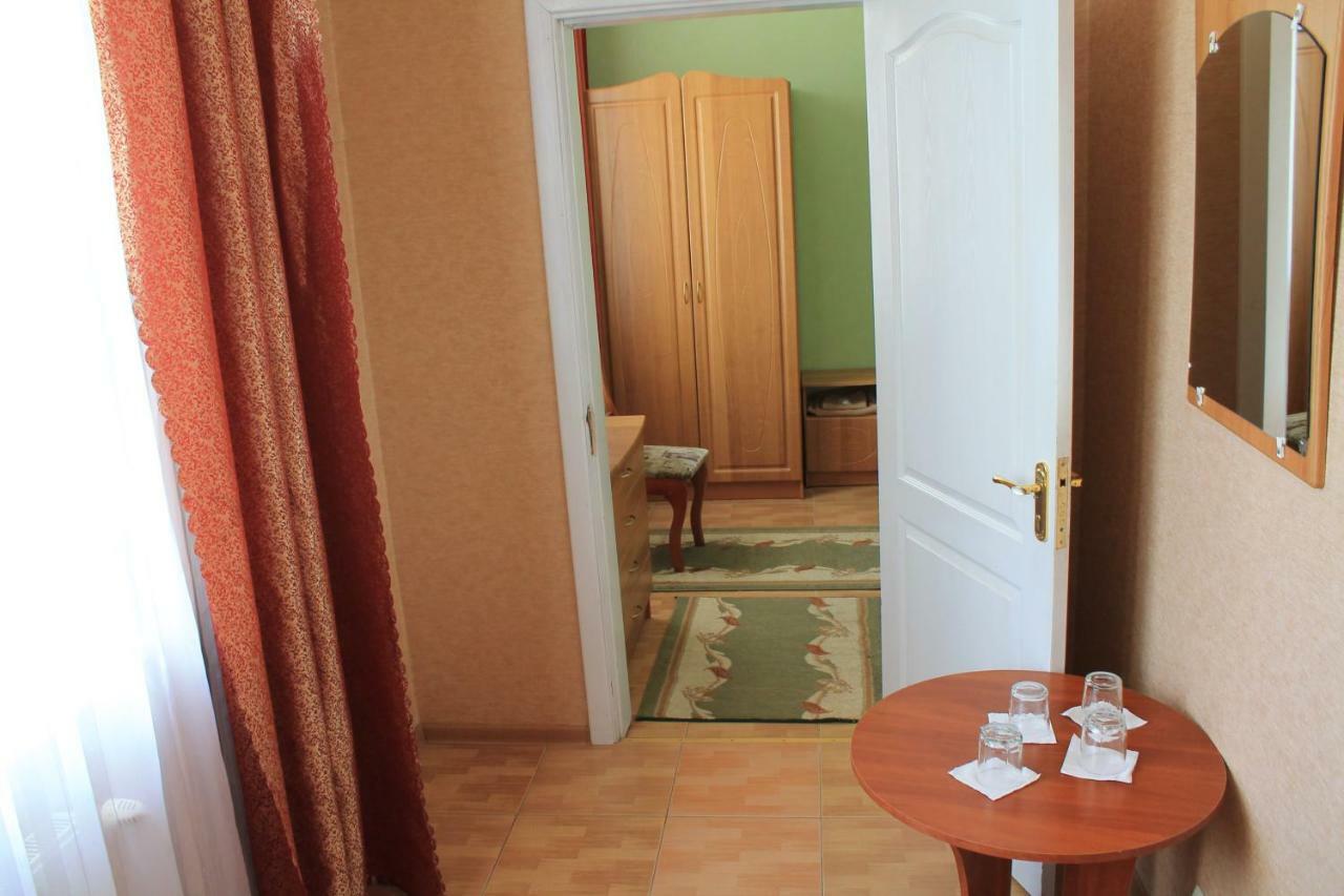 ホテル Kremin Kremenetsʼ エクステリア 写真